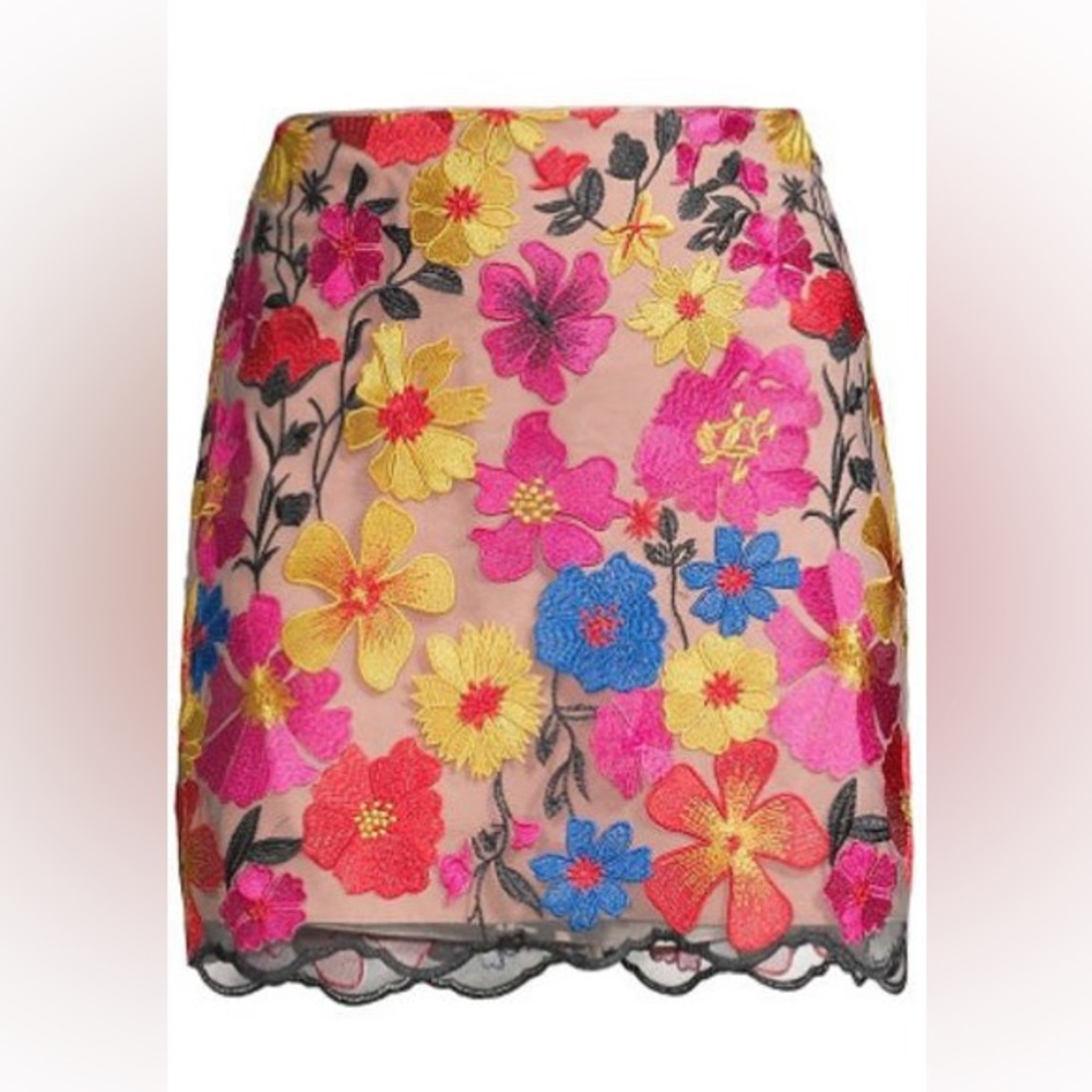 Women's Floral-Embroidered Mesh Miniskirt
Milly $295.00 MSRP, NWT